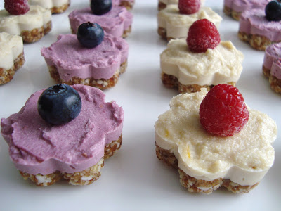 miniflowercheesecakes miniflowercheesecakes