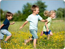 Kids_running_outside_BRAND_PHO_EN