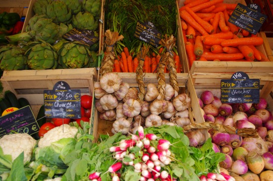 Ropes-of-garlic-at-French-Market