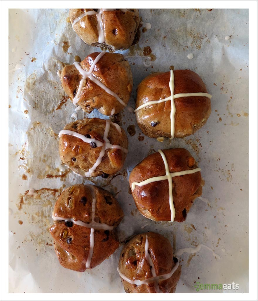 hotcrossbuns_veganandtraditional hotcrossbuns_veganandtraditional