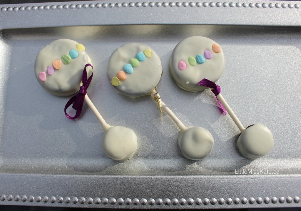 Baby-Shower-Dessert-Ideas-Baby-Rattle-Oreo-Pops-4