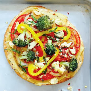 Pita-pizza-with-hummus-and-mint-1-l Pita-pizza-with-hummus-and-mint-1-l