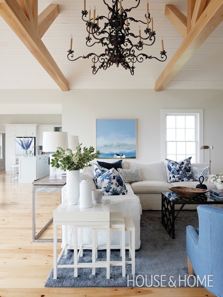 cottage-living-room cottage-living-room