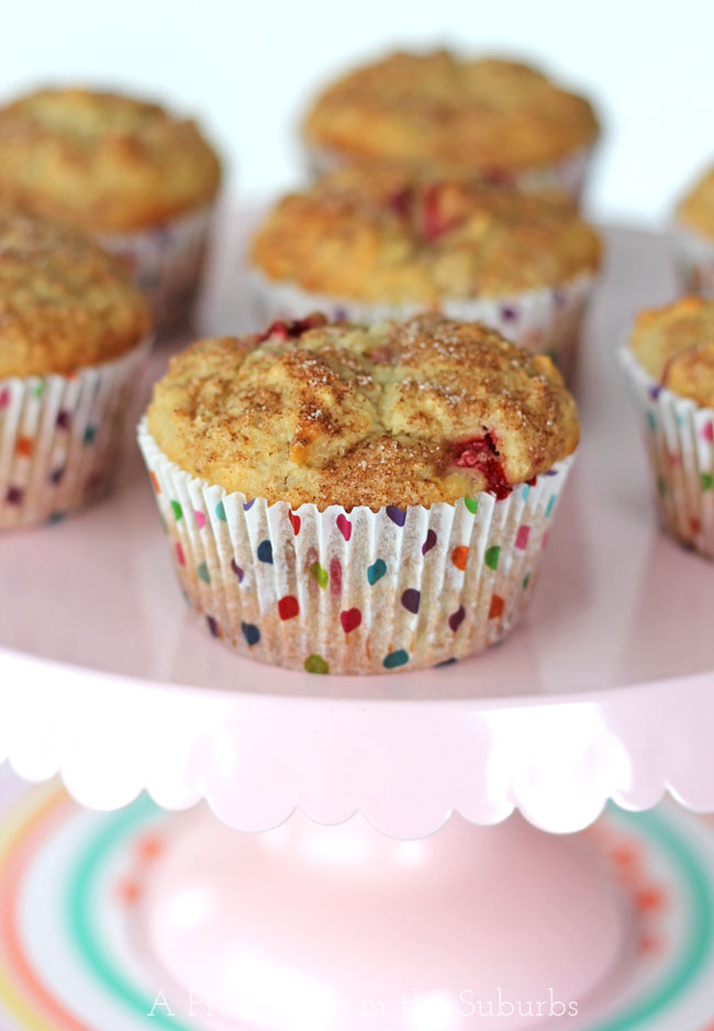 Strawberry-Rhubarb-Oatmeal-Muffins-2A-Pretty-Life