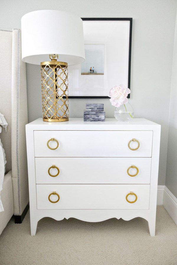 bedroom-white-gold-decor
