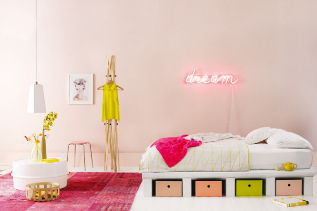 pink-neon-girls-room
