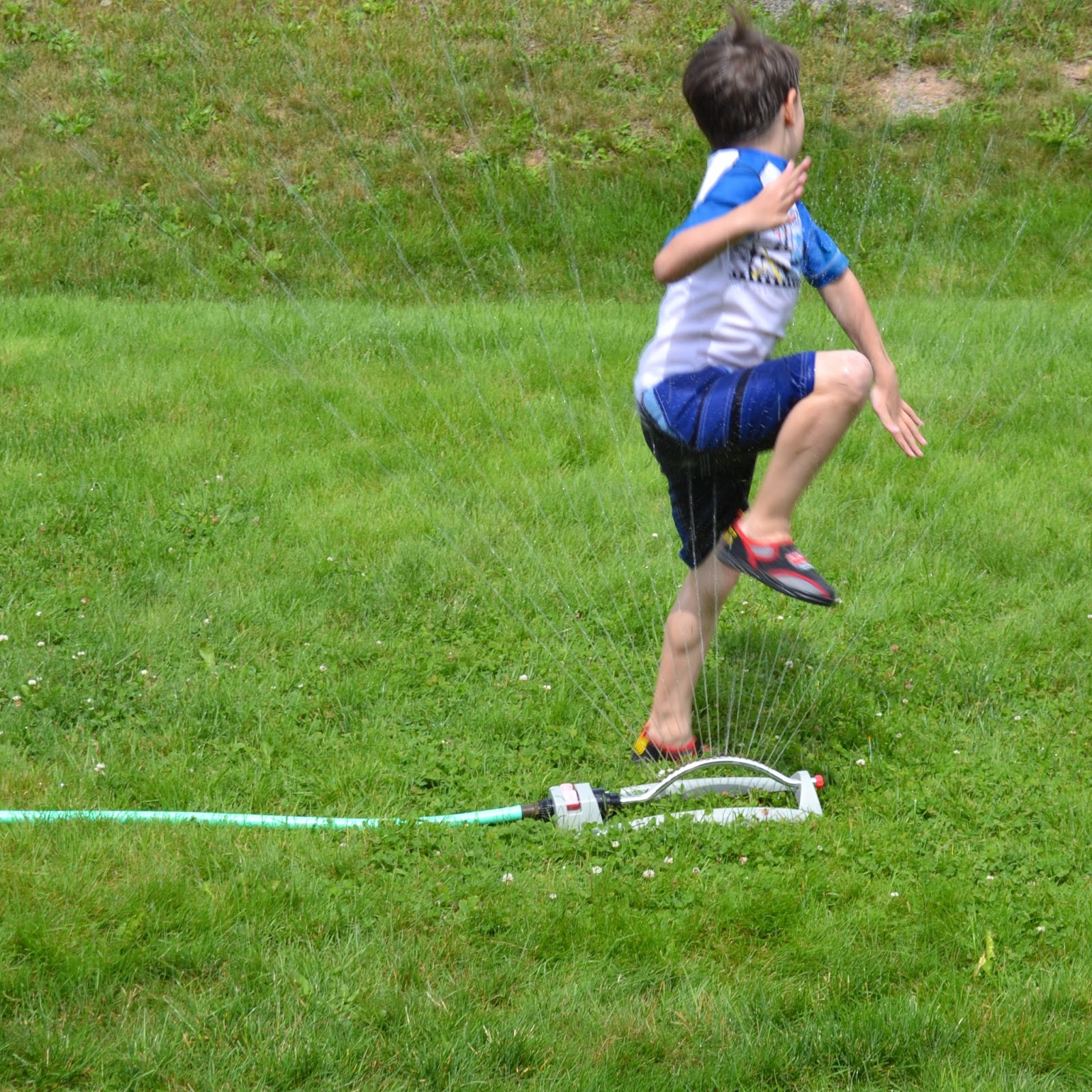10-easy-diy-backyard-water-park-ideas-savvymom