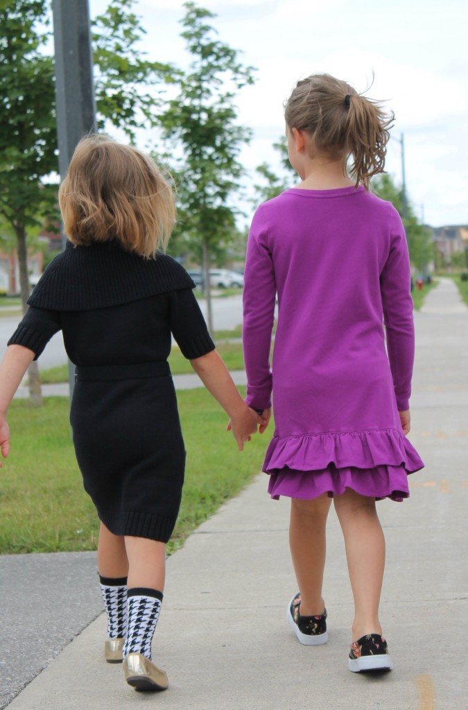 2girls-675x1024 2girls-675x1024