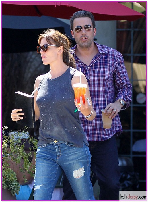 Ben & Jen Stop For Some Drinks In Brentwood 51504460 Couple Jennfier Garner and Ben Affleck stop for some drinks while out running errands together in Brentwood, California on August 17, 2014. Lately, Jennifer has had to repeatedly deny rumor after rumor of her being pregnant again. FameFlynet, Inc - Beverly Hills, CA, USA - +1 (818) 307-4813