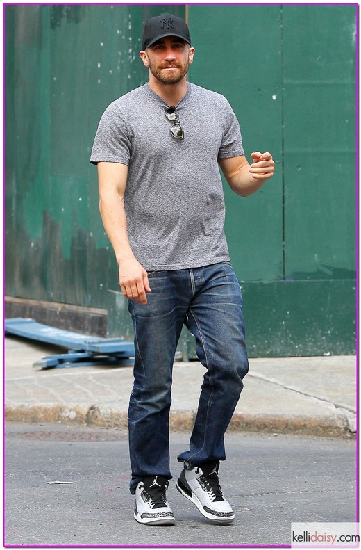 51504533 'Southpaw' actor Jake Gyllenhaal spotted out and about with a friend in New York City, New York on August 17, 2014. Jake was showing off his new muscles after he has been getting in shape to play a boxer named Billy Hope in the upcoming movie 'Southpaw'. Jake even showed off some of his shadow boxing ability. **NO GERMANY, FRANCE, AUSTRALIA, NEW ZEALAND** FameFlynet, Inc - Beverly Hills, CA, USA - +1 (818) 307-4813 RESTRICTIONS APPLY: SEE CAPTION FOR RESTRICTIONS
