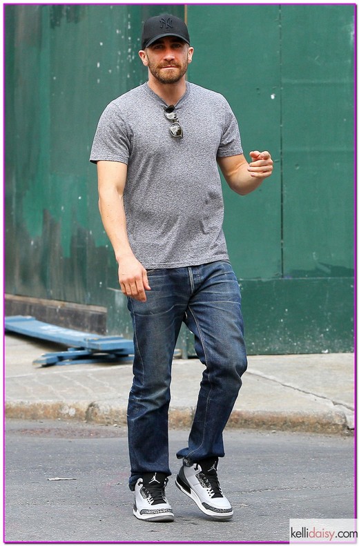 Ripped Jake Gyllenhaal Spotted Out And About In NYC 51504533 'Southpaw' actor Jake Gyllenhaal spotted out and about with a friend in New York City, New York on August 17, 2014. Jake was showing off his new muscles after he has been getting in shape to play a boxer named Billy Hope in the upcoming movie 'Southpaw'. Jake even showed off some of his shadow boxing ability. **NO GERMANY, FRANCE, AUSTRALIA, NEW ZEALAND** FameFlynet, Inc - Beverly Hills, CA, USA - +1 (818) 307-4813 RESTRICTIONS APPLY: SEE CAPTION FOR RESTRICTIONS
