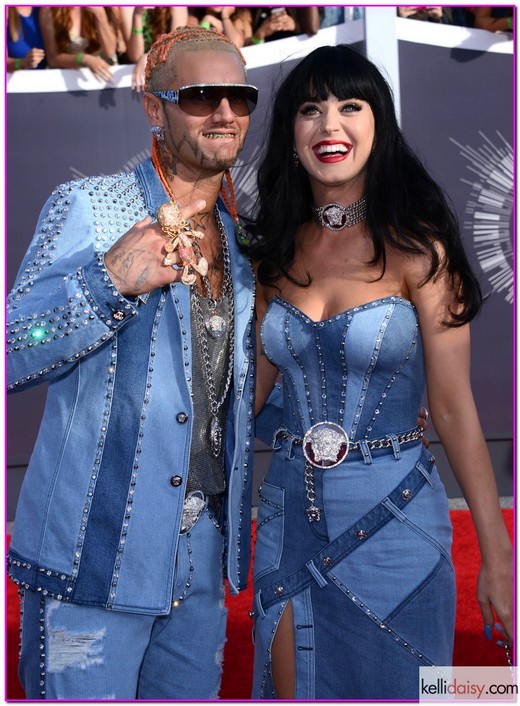 The 2014 MTV Video Music Awards - Arrivals 51510877 Celebrities at the 2014 MTV Video Music Awards at the Forum in Inglewood, California on August 24, 2014. Celebrities at the 2014 MTV Video Music Awards at the Forum in Inglewood, California on August 24, 2014.
Pictured: Katy Perry, Riff Raff FameFlynet, Inc - Beverly Hills, CA, USA - +1 (818) 307-4813 RESTRICTIONS APPLY: NO FRANCE
