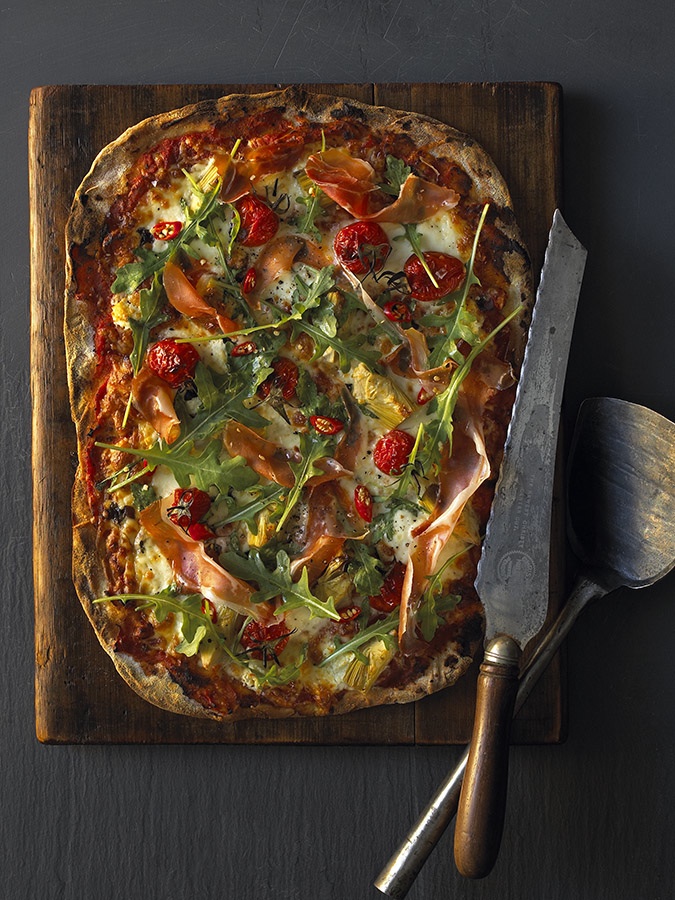 arugula_prosciutto_and_tomato_thin_crust_pizza
