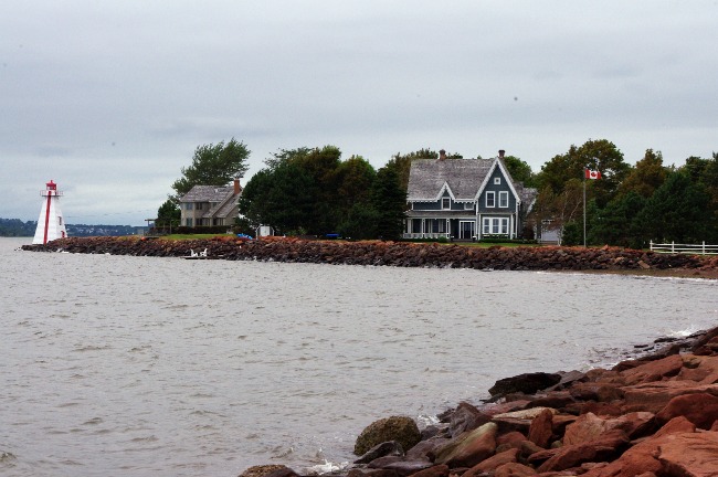 light-house-red-cliffs-victorian-house