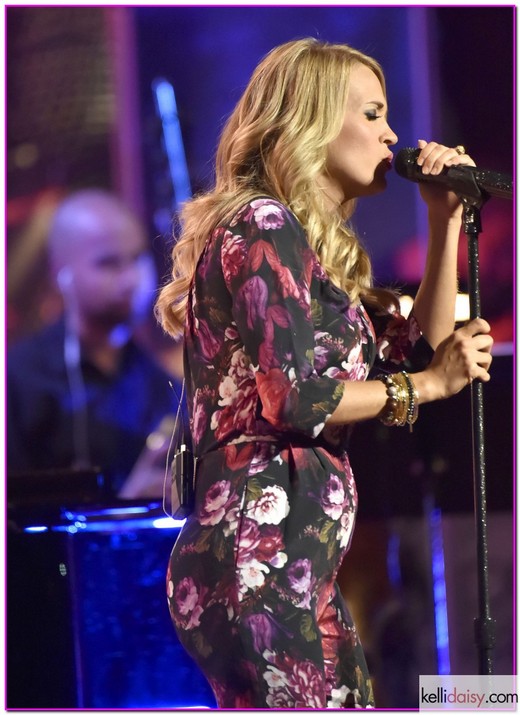 51524505 Pregnant singer Carrie Underwood performs the first of two sold-out shows at Ravinia on September 6, 2014 in Highland Park, Illinois. One memorable moment during the show occurred between the third and fourth songs, when Underwood asked her band, "Would anyone be kind enough to provide me a setlist?" Apparently, the former "American Idol" winner, who recently announced she was pregnant, forgot what song she was to sing next. FameFlynet, Inc - Beverly Hills, CA, USA - +1 (818) 307-4813