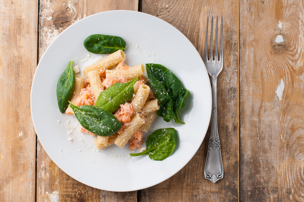 rigatoni_with_salmon_and_baby_spinach