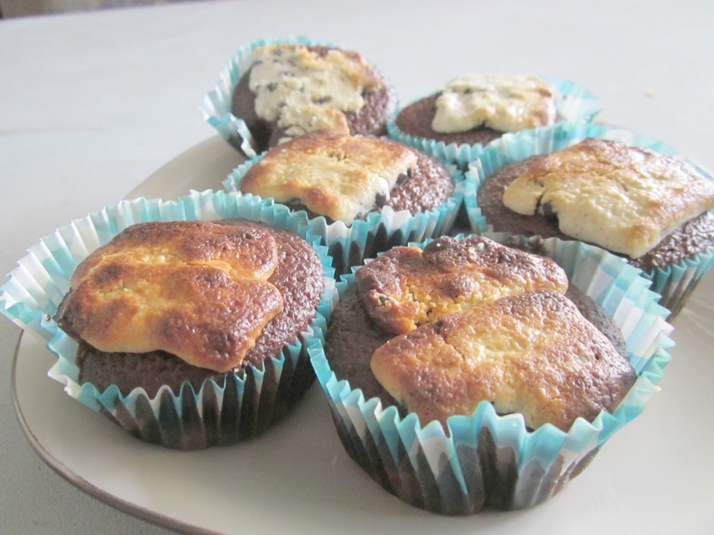 Chocolate2BCupcakes2Bwith2BWhite2BMelted2BChocolate2B20 Chocolate2BCupcakes2Bwith2BWhite2BMelted2BChocolate2B20