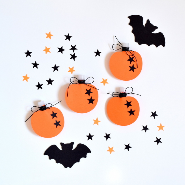 Glow-Stick-Pumpkins-Non-Candy-Halloween-Treat-northstory