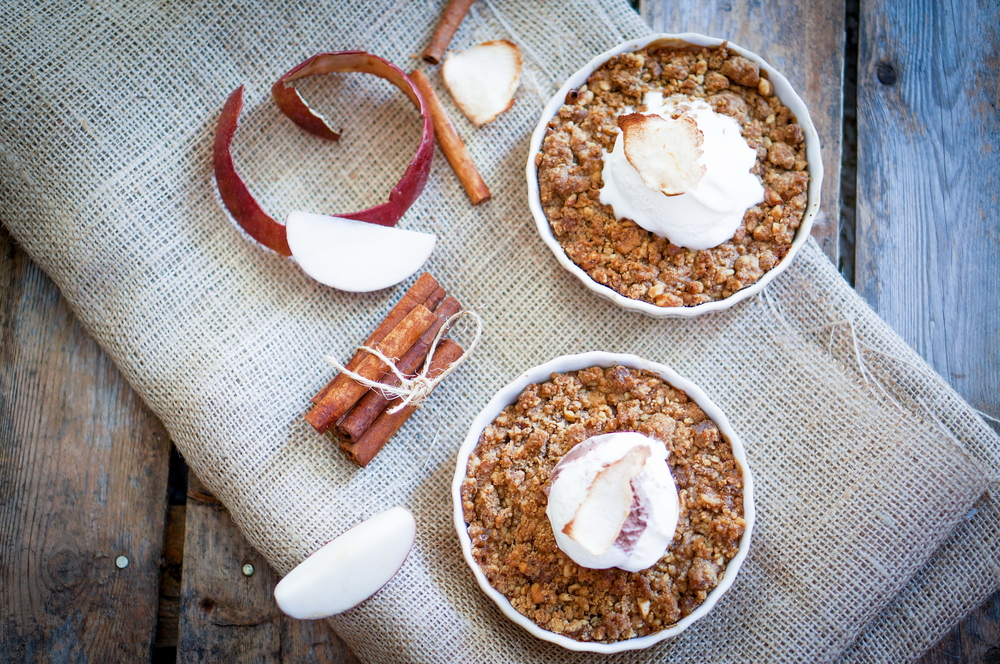 apple_crumble_with_vanilla_ice_cream