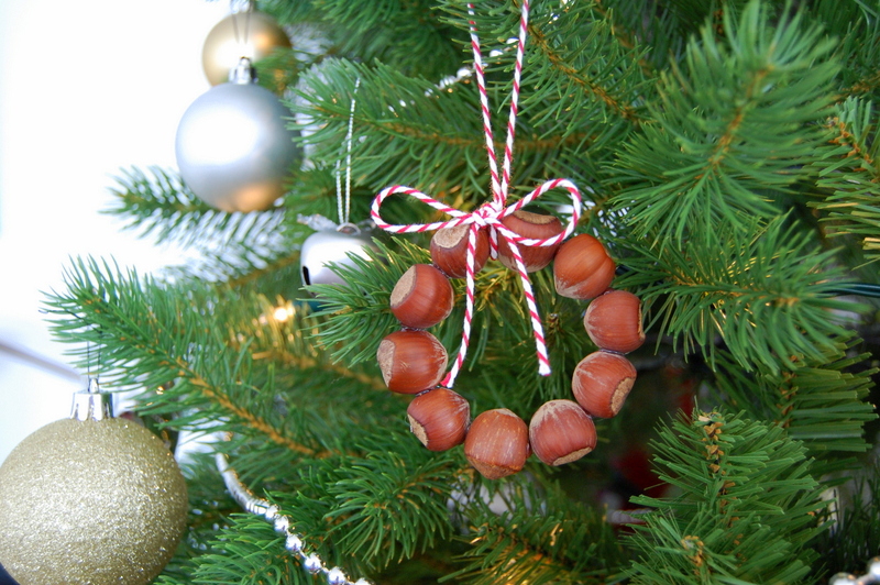 Hazelnut-Ornament