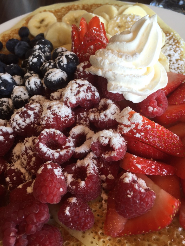 Pancake-with-Fruit Pancake-with-Fruit