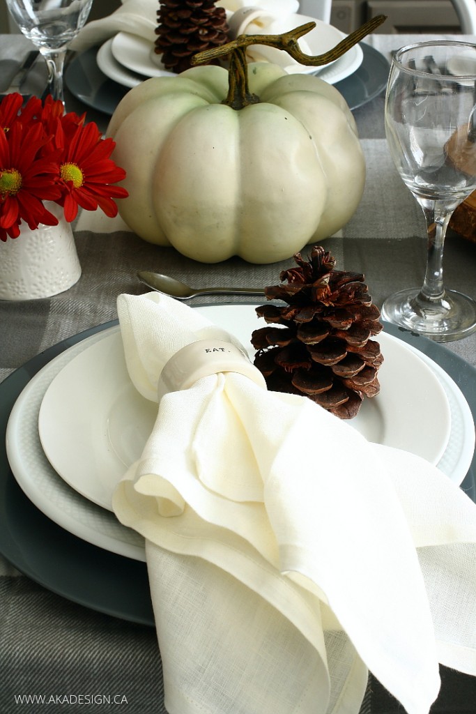 WHITE-GREY-AND-LINEN-PLACESETTING