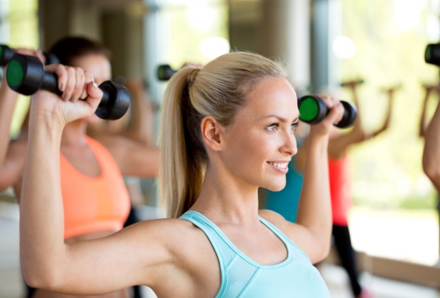 woman_with_light_dumbbells