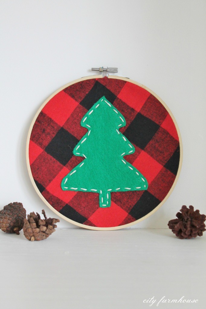 DIY-Tree-Holiday-Hoop-Using-A-Plaid-Shirt-682x1024