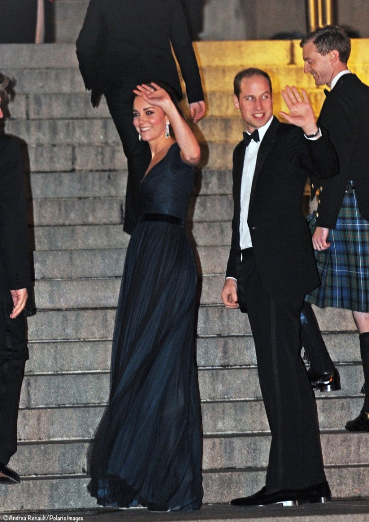 December 9,  2014  New York ,New York,  United States
Kate and William , Duke and Duchess of Cambridge, arrive at the Metropolitan Museum for the gala benefit of St. Andrew's University.  ( Andrea Renault /  Polaris Images ) ///
