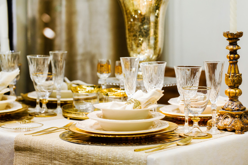 elegant Christmas table setting 