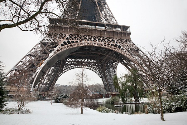 Eiffle-Tower-winter