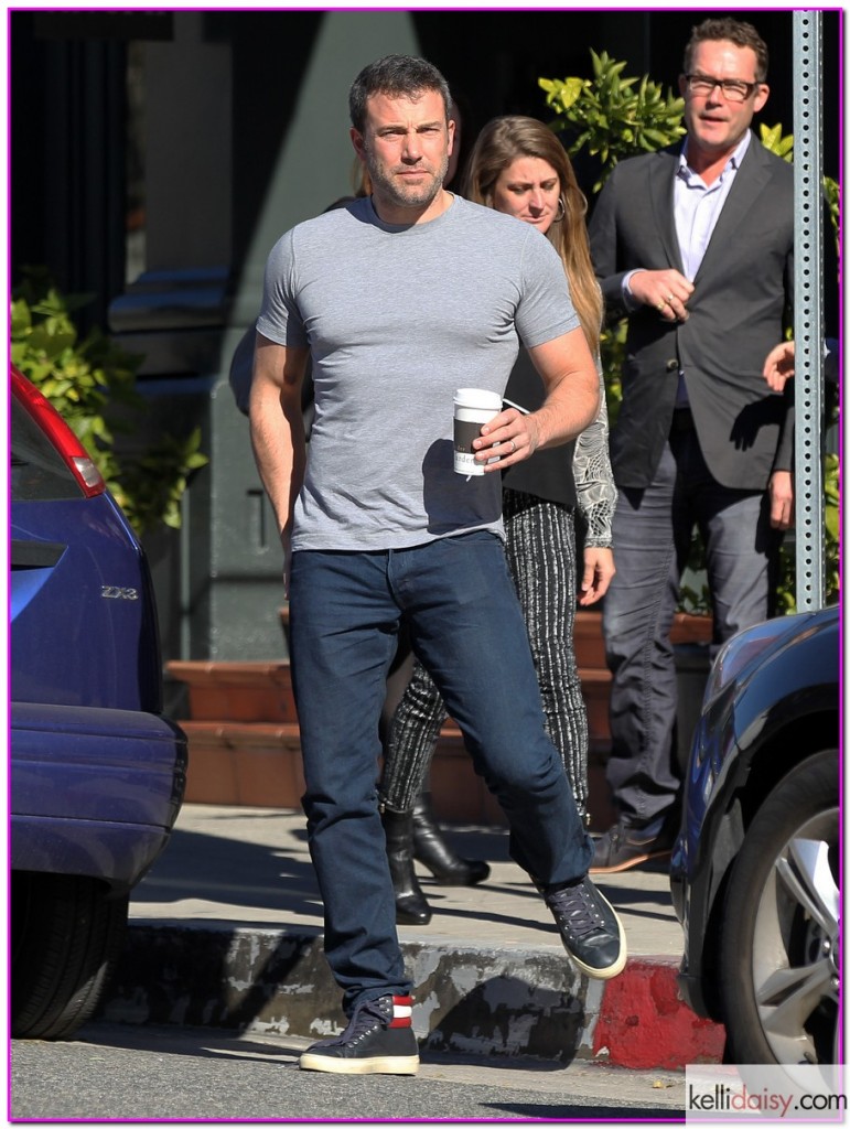 51618441 Actor Ben Affleck shows off his buff physique while meeting some friends for lunch at Tavern restaurant in Brentwood, California on Janaury 6, 2014. Ben recently bulked up to play Batman in the upcoming blockbuster movie, 'Batman V Superman: Dawn of Justice.' FameFlynet, Inc - Beverly Hills, CA, USA - +1 (818) 307-4813