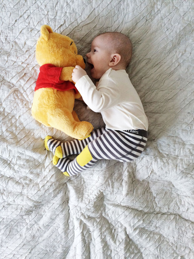 baby-and-winnie-the-pooh baby-and-winnie-the-pooh
