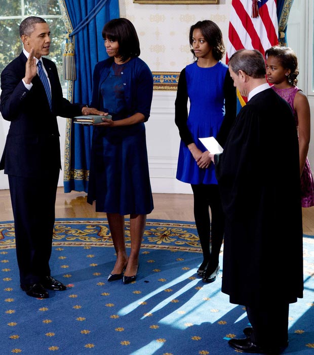 michelle-obama-holding-bible-for-2nd-swearing-in