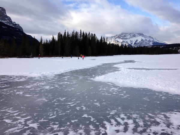 outdoor-skating-rink-in-mountains