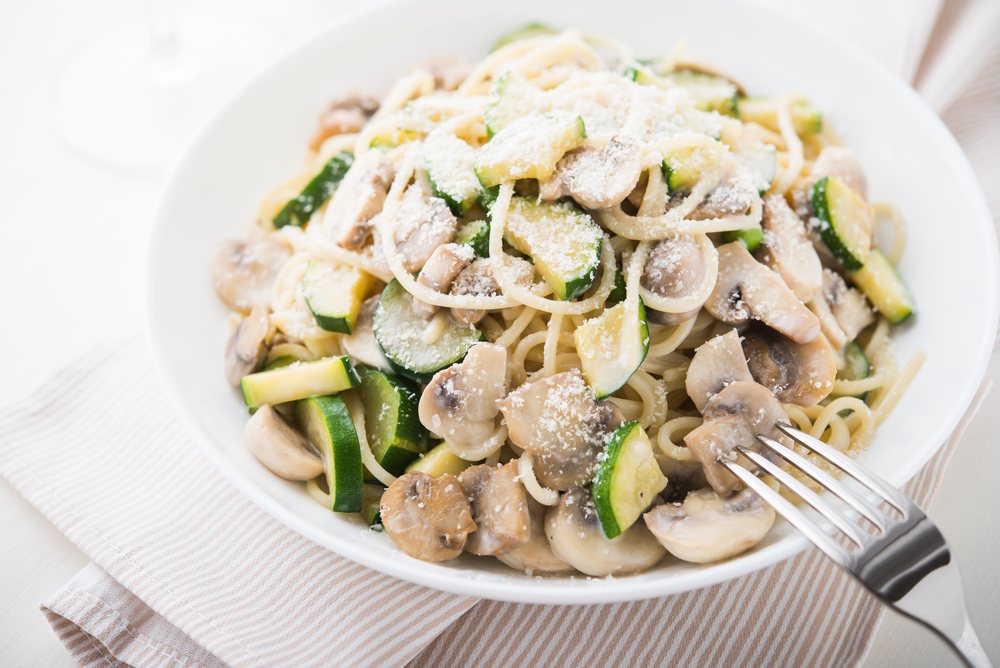 Spaghetti with mushrooms and zucchini