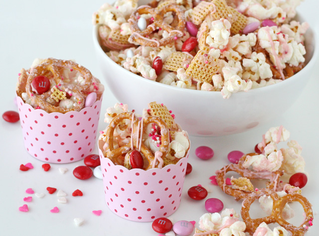 valentines-snack-mix