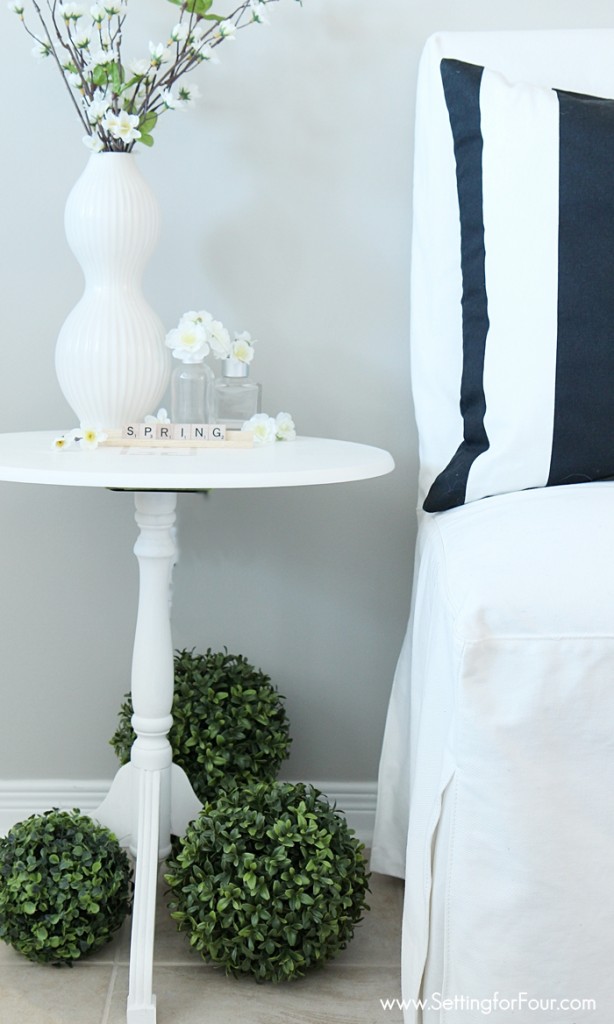 spring-foyer-table-vignette