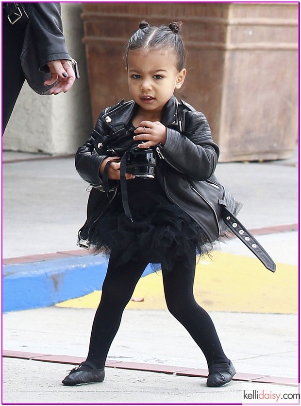 51750131 Reality star Kim Kardashian and her sister Kourtney take their daughters North and Penelope to a dance class on May 21, 2015 in Tarzana, California. (Kim and North were dressed like twins!) Tonight Kim will be wearing a red nose on NBC for Red Nose Day to help raise charity for children and young people living in poverty. FameFlynet, Inc - Beverly Hills, CA, USA - +1 (818) 307-4813