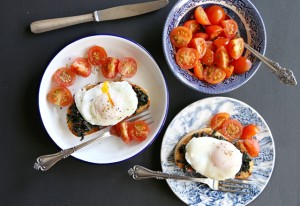 Poached Eggs with Spinach on Toast and Tomato Salad Recipe - SavvyMom