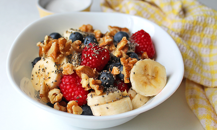 easy-berry-breakfast-bowl easy-berry-breakfast-bowl