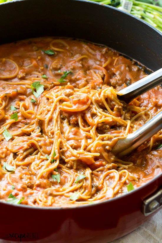 Healthy-One-Pot-Spaghetti-and-Meat-Sauce-www.thereciperebel.com-4
