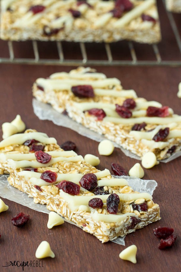 No-Bake-White-Chocolate-Cranberry-Granola-Bars-2-of-6-610x915