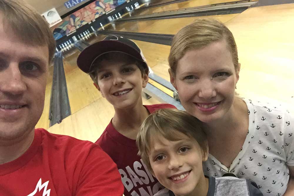 why-we-love-the-divorce-selfie-bowling_1000