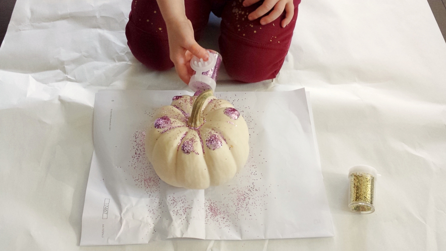pumpkin_decorating_discovering_parenthood2 pumpkin_decorating_discovering_parenthood2
