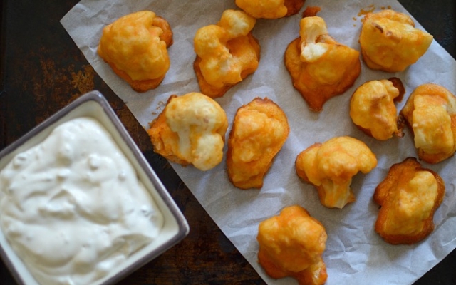 Buffalo Cauliflower Bites with Dip