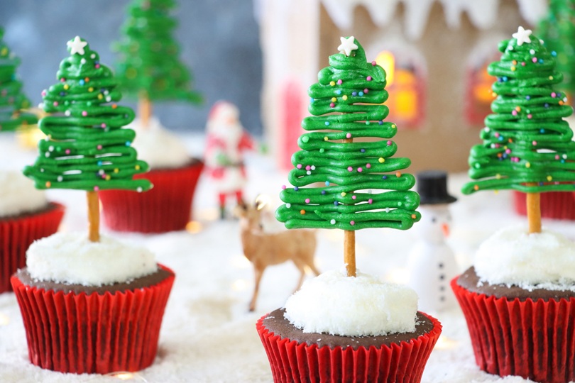 Chocolate Pretzel Christmas Trees Recipe - SavvyMom