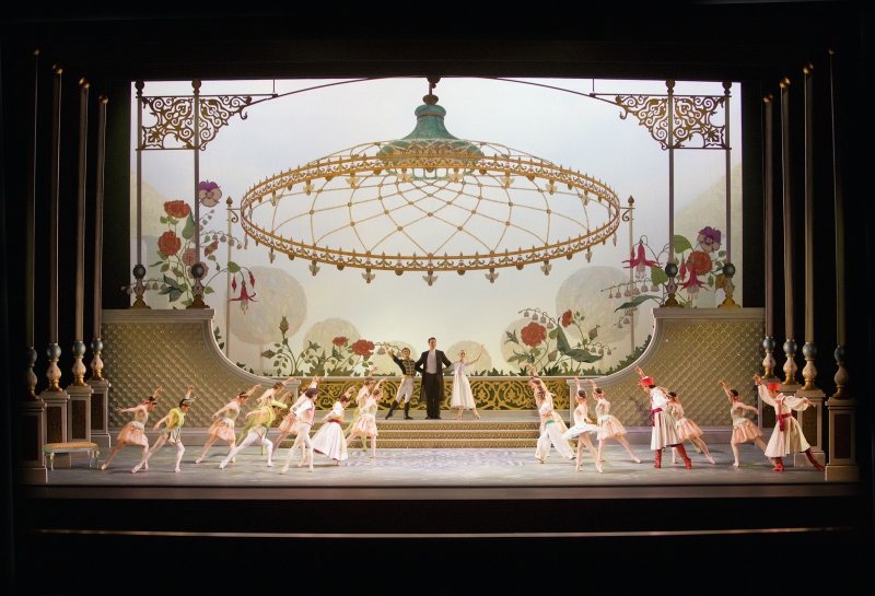 Company-Dancers-in-Alberta-Ballets-The-Nutcracker-