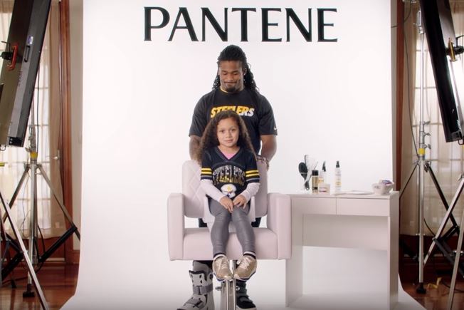 NFL-Stars-Show-Off-Their-Hairstyling-Skills-On-Their-Daughters NFL-Stars-Show-Off-Their-Hairstyling-Skills-On-Their-Daughters