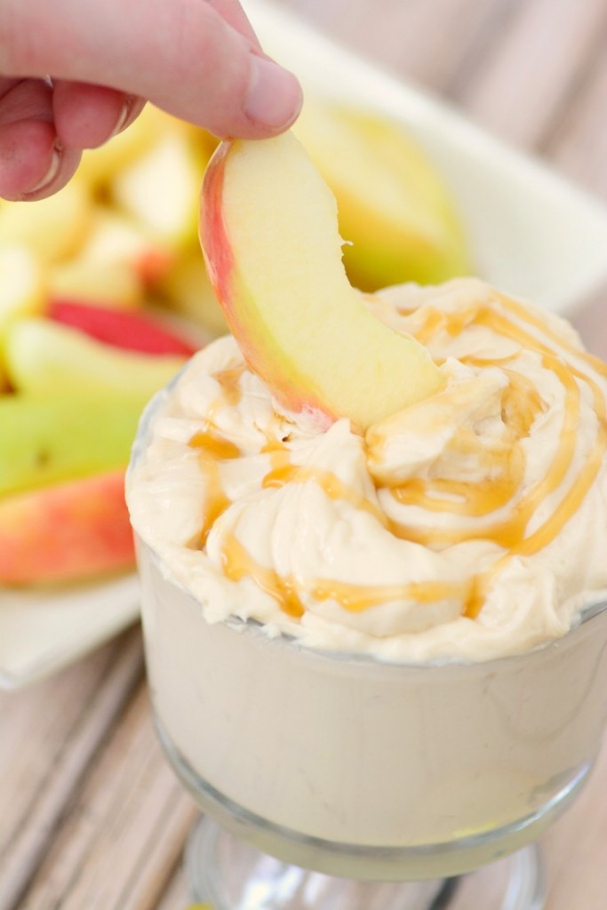 Caramel-Cheesecake-Fruit-Dip-2